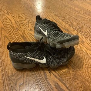 size 7 nike vapor max, worn 2-3 times, very good condition